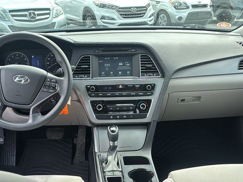 Used 2017 Hyundai Sonata SE w/ Winter Weather Package FWD image 12