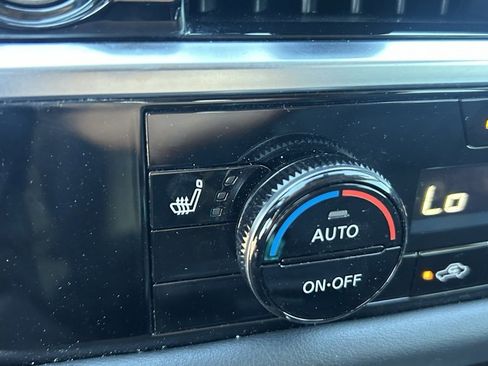 Used 2024 Nissan Pathfinder SV image 27