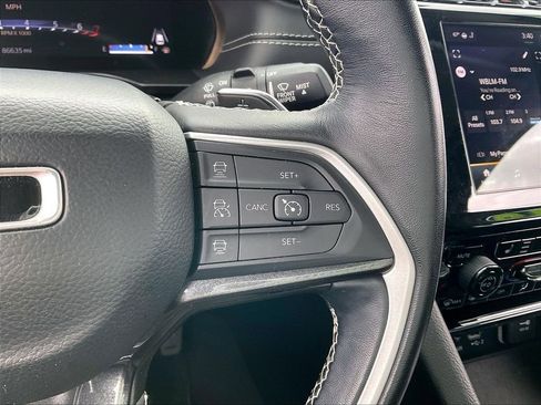 Used 2022 Jeep Grand Cherokee Laredo w/ Luxury Tech Group I image 22