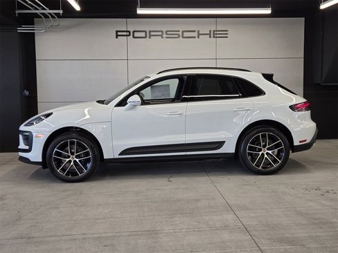 Used 2025 Porsche Macan image 2