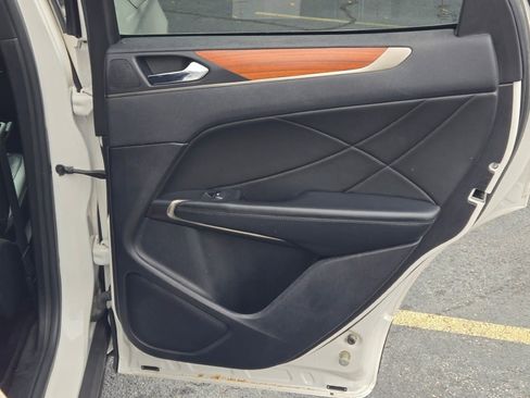 Used 2018 Lincoln MKC Reserve w/ Lincoln MKC Climate Package image 8