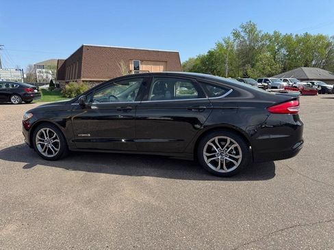 Used 2017 Ford Fusion SE w/ Equipment Group 601A FWD image 11