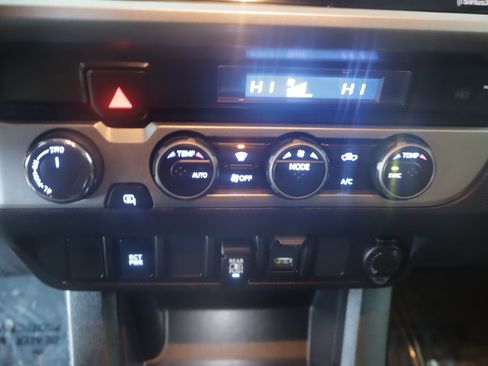 Certified 2021 Toyota Tacoma SR5 image 6