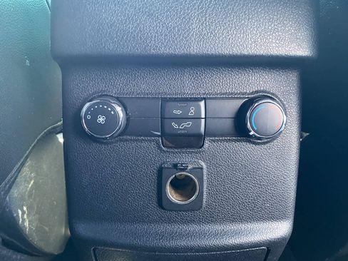 Used 2017 Ford Explorer XLT w/ Equipment Group 202A AWD/4WD image 26
