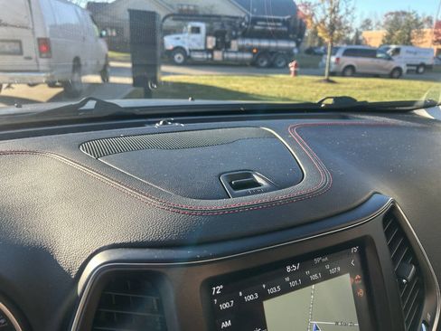 Used 2019 Jeep Cherokee Trailhawk w/ Cold Weather Group image 24