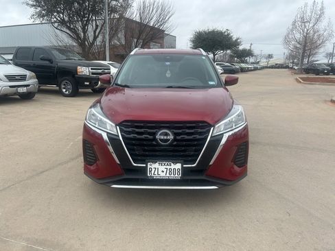 Certified 2022 Nissan Kicks SV image 8