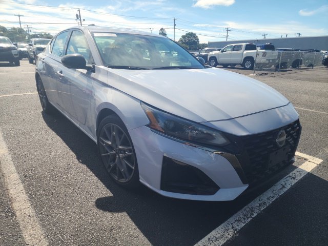 Certified 2023 Nissan Altima 2.0 SR FWD image 1