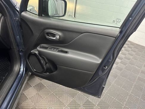 Used 2022 Jeep Renegade Altitude w/ Convenience Group AWD/4WD image 16