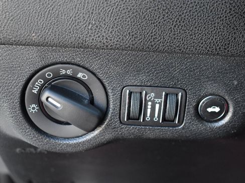 Used 2018 Dodge Charger SXT w/ Blacktop Package image 9