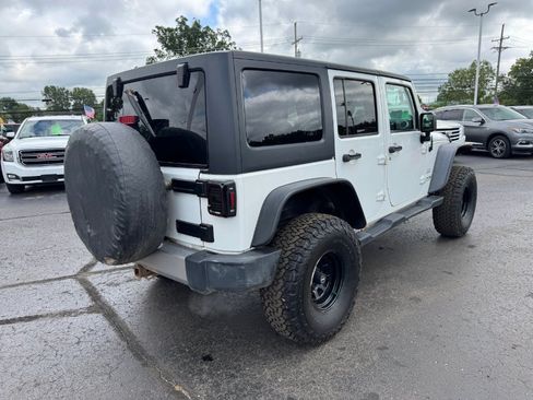Used 2018 Jeep Wrangler Unlimited Sahara AWD/4WD image 5