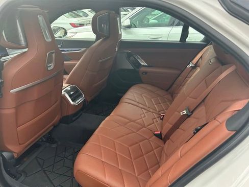 Used 2025 BMW 760i xDrive w/ Executive Package image 11