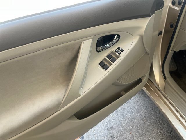 Used 2010 Toyota Camry LE FWD image 16