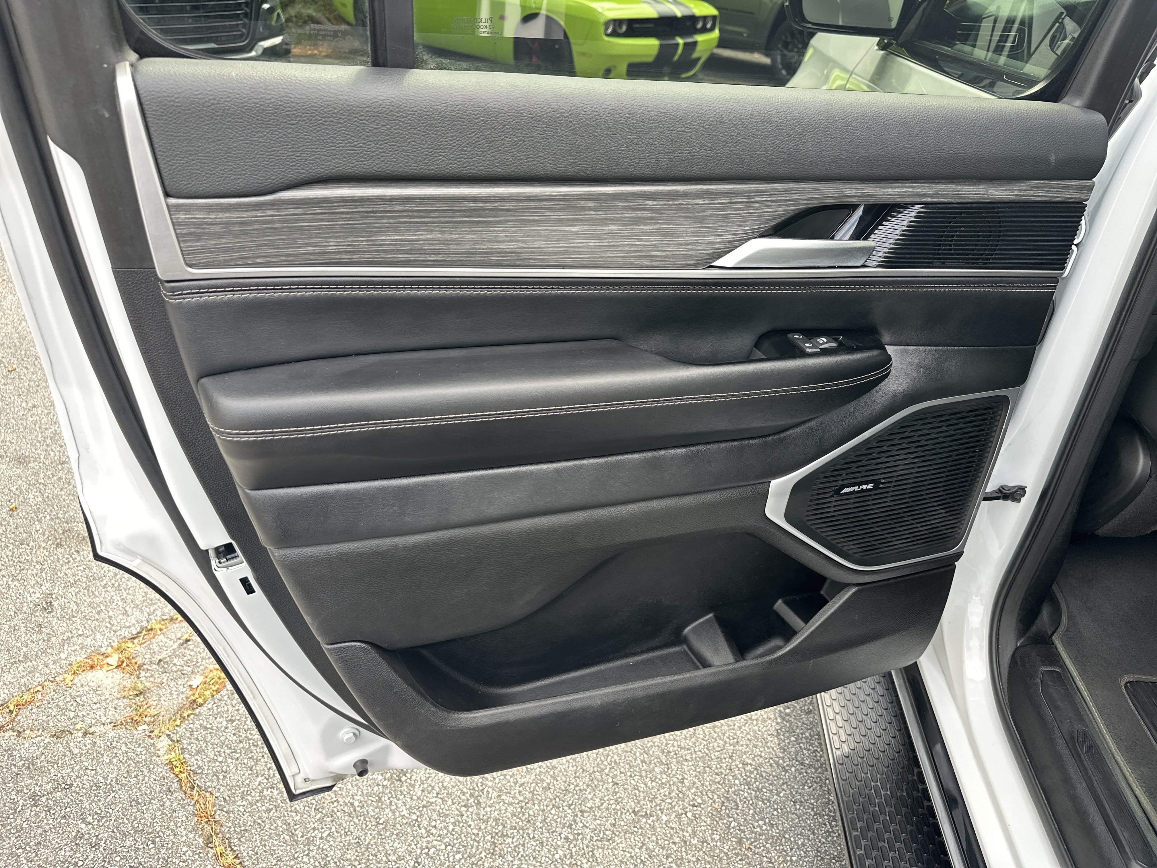Used 2024 Jeep Wagoneer Series II w/ Flexible Seating Group RWD image 25