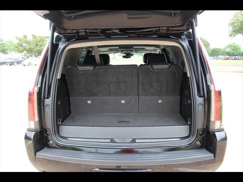 Used 2018 Cadillac Escalade Premium Luxury RWD image 10