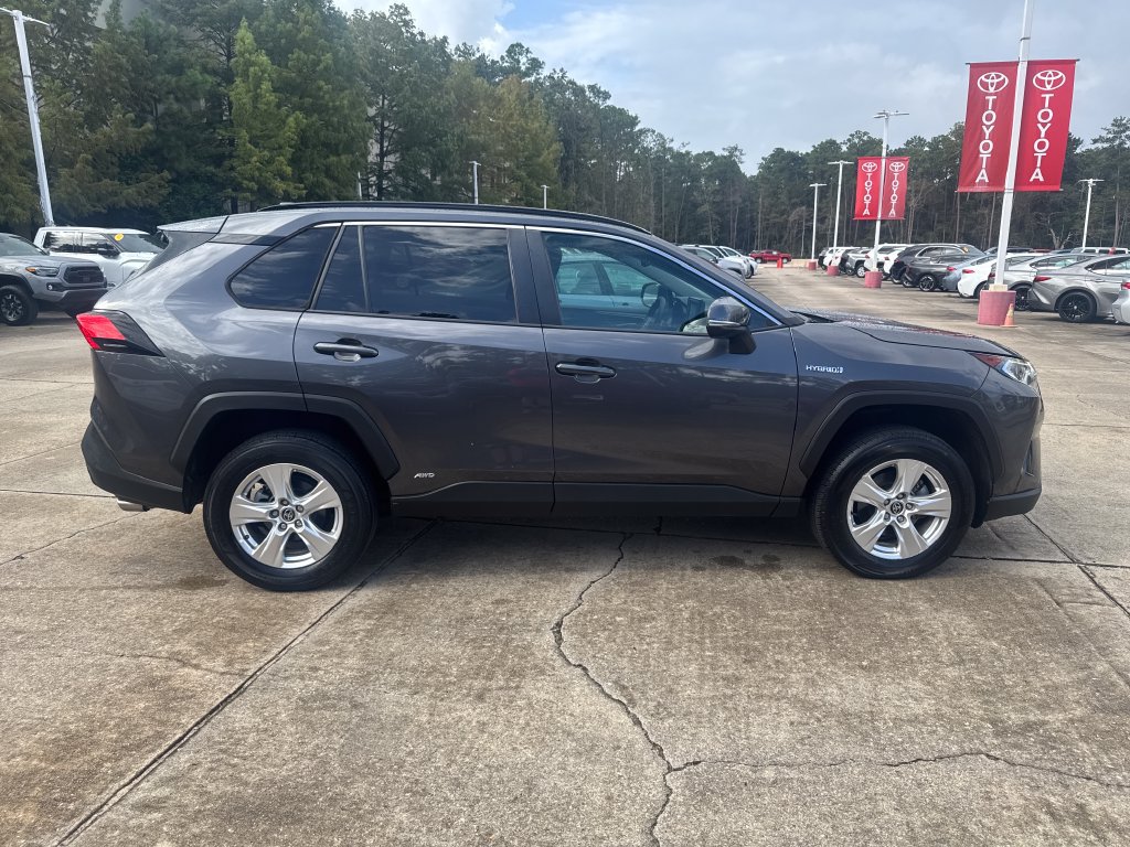 Used 2021 Toyota RAV4 XLE w/ Convenience Package AWD/4WD image 8