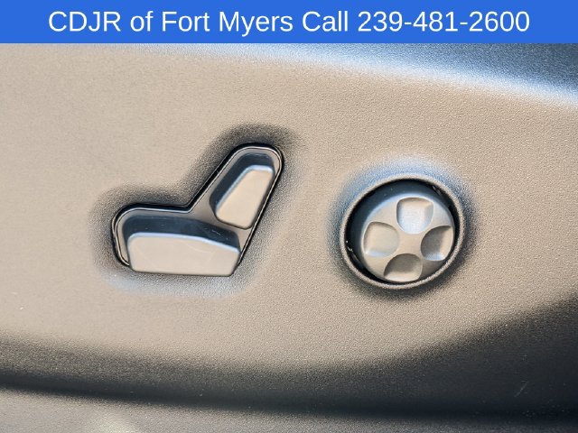 New 2026 Chrysler Pacifica Select FWD image 14