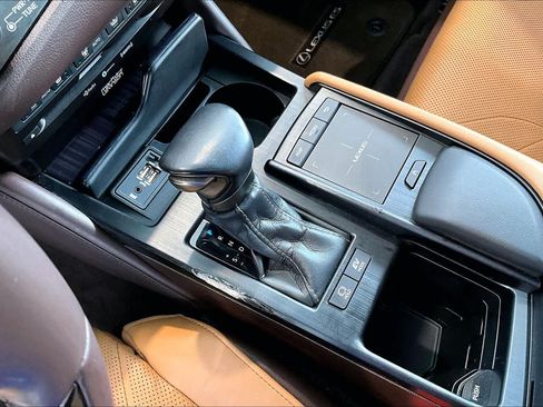 Used 2020 Lexus ES 300h Ultra Luxury w/ Accessory Package FWD image 18