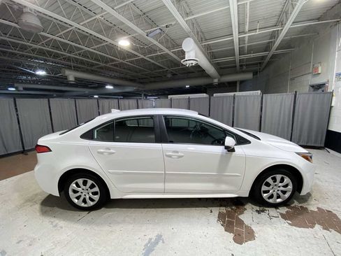 Used 2024 Toyota Corolla LE FWD image 27