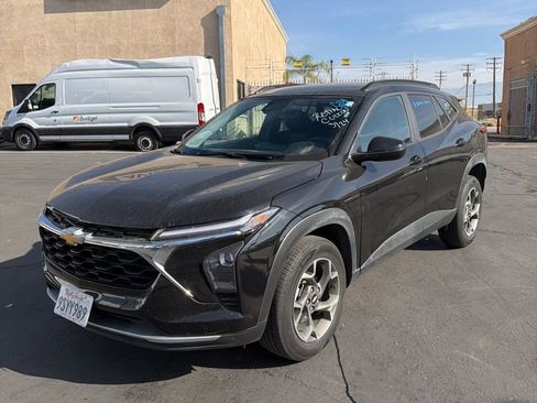 Used 2025 Chevrolet Trax LT w/ LT Convenience Package image 1