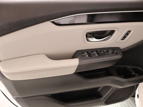 Used 2023 Honda Pilot Touring image 18