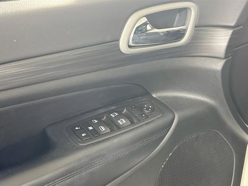 Used 2022 Jeep Grand Cherokee Laredo X image 18