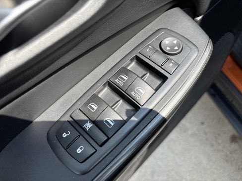 Used 2016 Jeep Cherokee Trailhawk w/ Comfort/Convenience Group AWD/4WD image 14