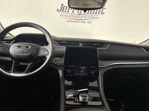 Used 2023 Jeep Grand Cherokee Limited AWD/4WD image 26