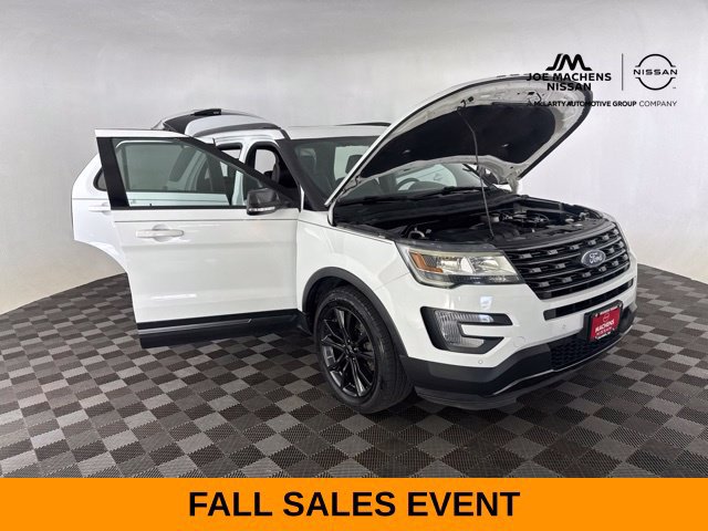 Used 2017 Ford Explorer XLT w/ Equipment Group 202A AWD/4WD image 17