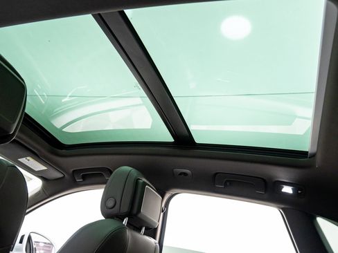 Certified 2026 Porsche Macan AWD/4WD image 15