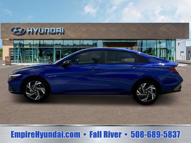 Certified 2025 Hyundai Elantra Sport FWD image 3