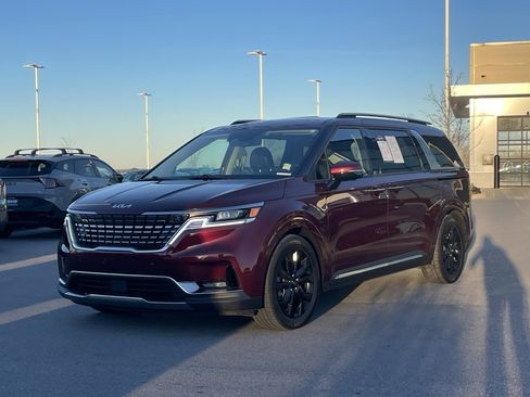 Used 2023 Kia Carnival SX Prestige image 3