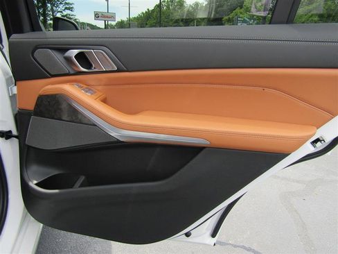 Used 2024 BMW X7 xDrive40i w/ Premium Package image 49