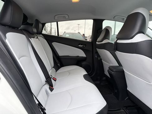 Used 2016 Toyota Prius Four image 16