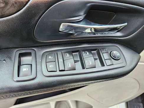 Used 2016 Dodge Grand Caravan SXT w/ Rear Park Assist Package image 16