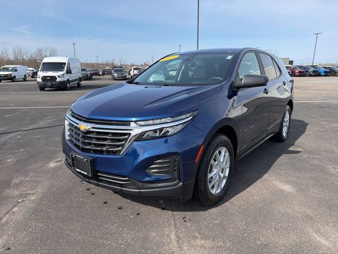 Used 2023 Chevrolet Equinox LS w/ LS Convenience Package image 7