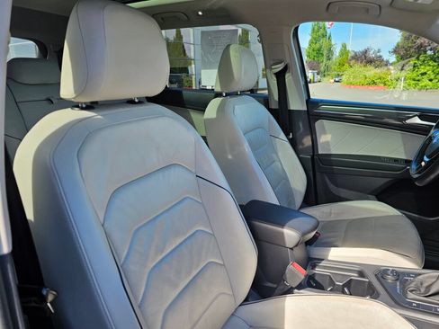 Used 2018 Volkswagen Tiguan SEL Premium AWD/4WD image 12