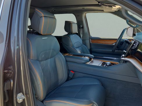 Used 2022 Jeep Grand Wagoneer Series II w/ Convenience Group III AWD/4WD image 15