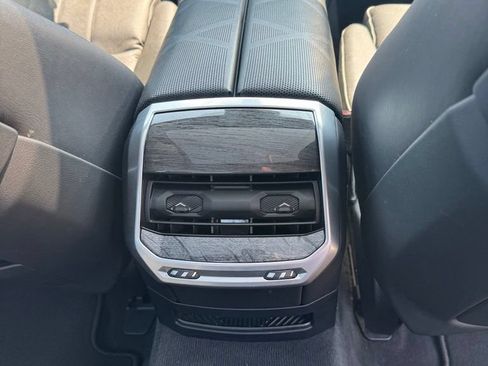 Used 2024 BMW 740i xDrive AWD/4WD image 33