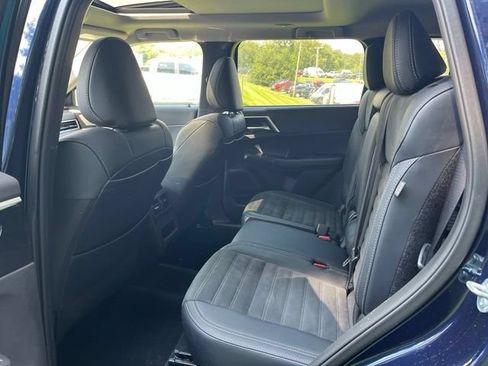 Used 2024 Mitsubishi Outlander SE AWD/4WD image 11