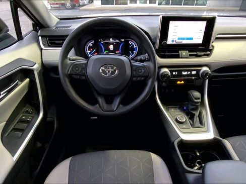 Used 2024 Toyota RAV4 XLE image 6