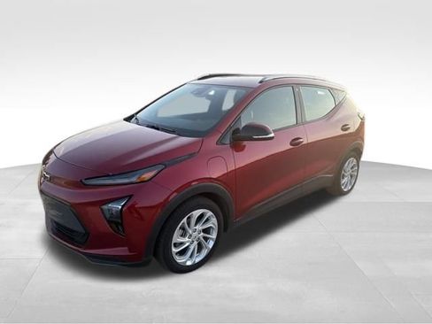 Used 2023 Chevrolet Bolt EUV LT w/ Comfort Package FWD image 7