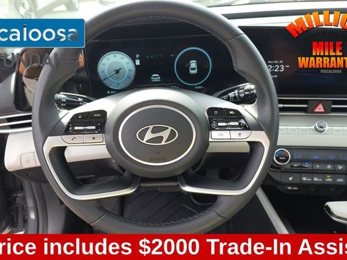 Used 2024 Hyundai Elantra Limited image 16