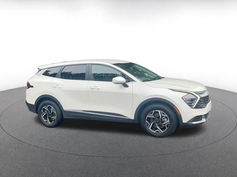 Used 2025 Kia Sportage LX FWD image 2