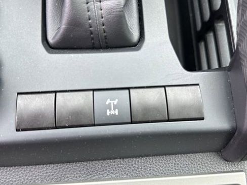 Used 2024 Toyota Tacoma TRD Off-Road image 26