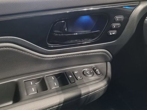 Used 2023 Honda Odyssey Touring image 18