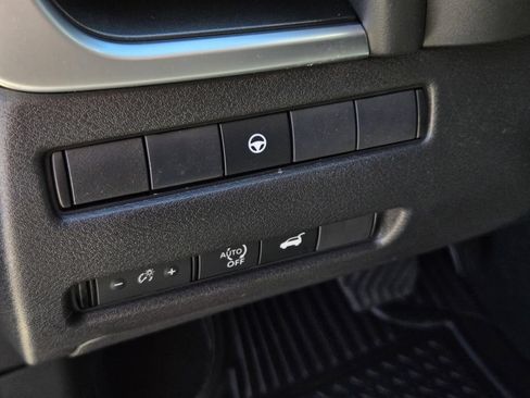 Certified 2025 Nissan Rogue SV FWD image 19