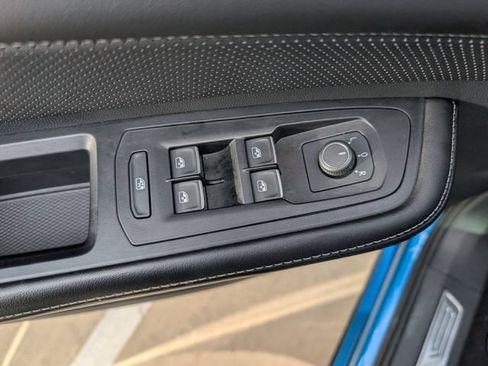 Used 2024 Volkswagen Atlas Cross Sport SE FWD image 20