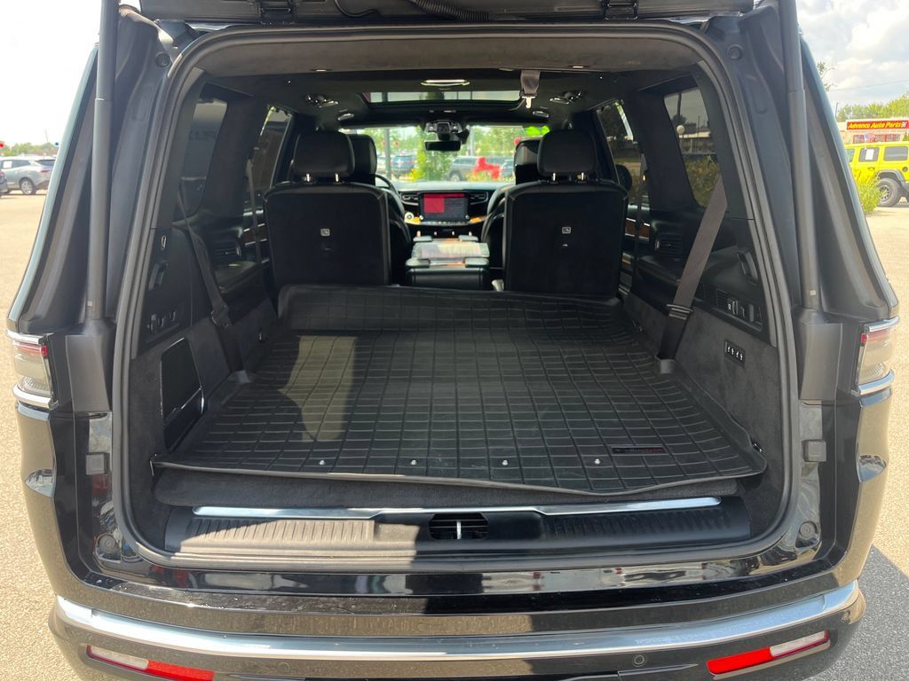 Used 2022 Jeep Grand Wagoneer Series III w/ Rear Seat Video Group 1 AWD/4WD image 38