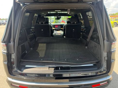 Used 2022 Jeep Grand Wagoneer Series III w/ Rear Seat Video Group 1 AWD/4WD image 38