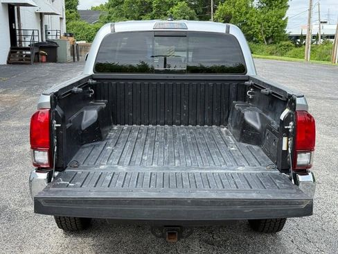 Certified 2022 Toyota Tacoma SR5 AWD/4WD image 5